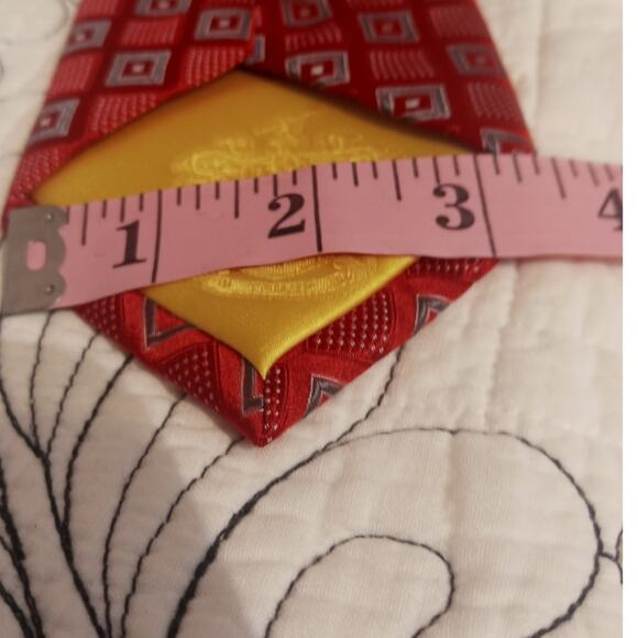 Donald Trump Signature Collection  Red / Gray Silk Geometric Neck Tie - Picture 8 of 8